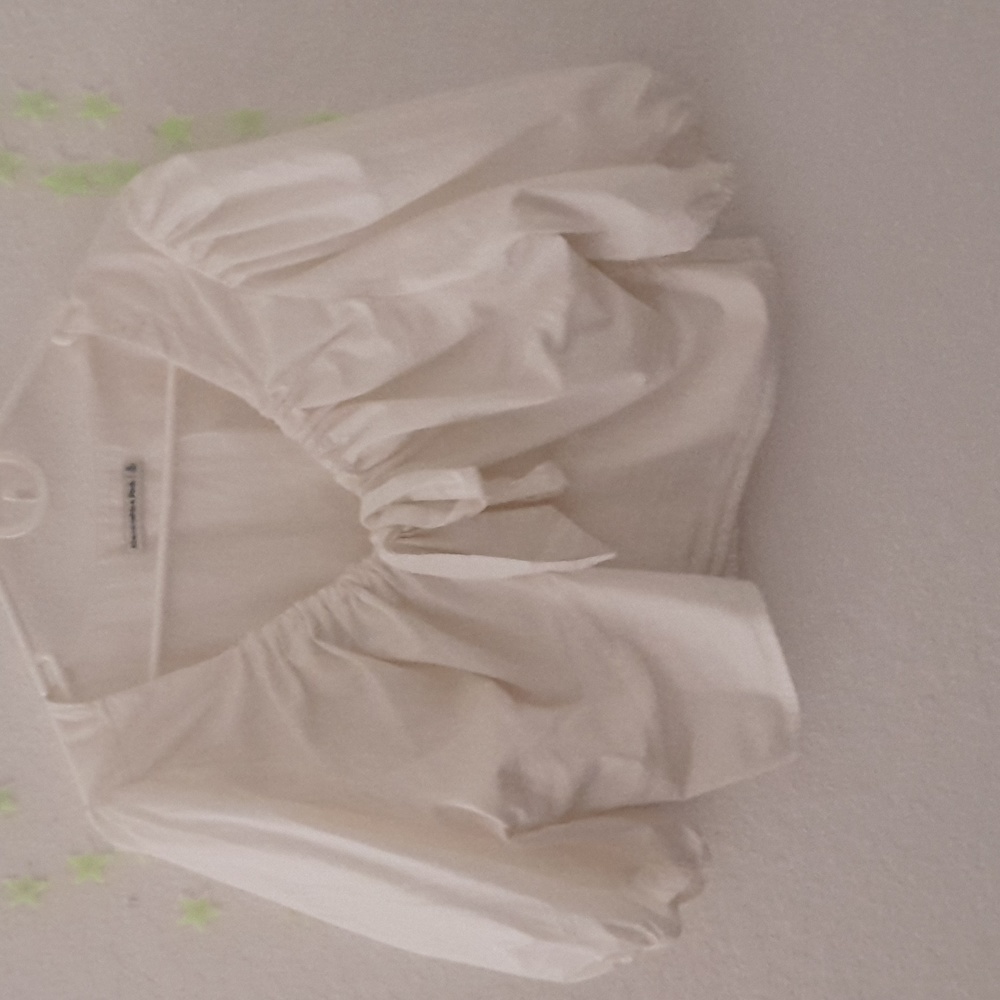 Abercrombie & Fitch cropped Ballon sleeve blouse